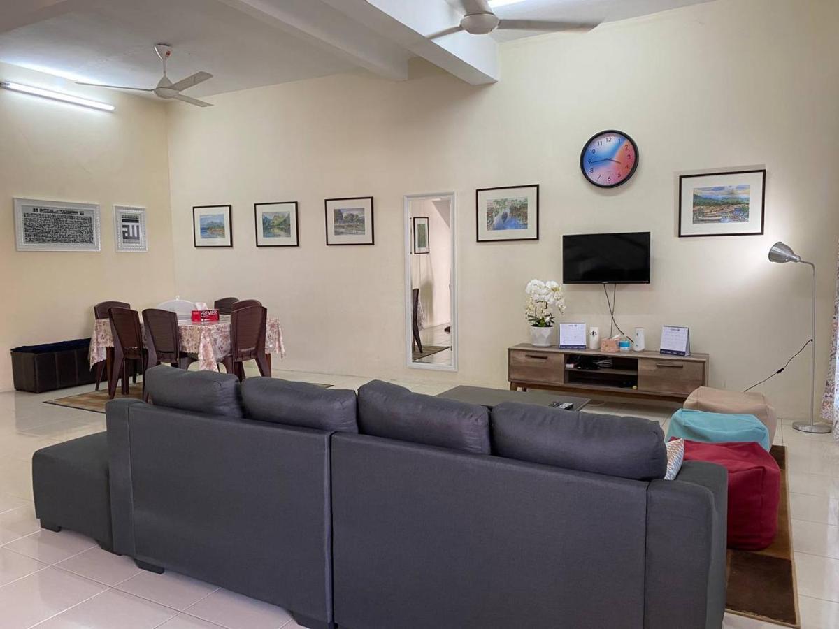 Spacious Cozy Lakeville Homestay 4 Bedrooms All With Aircond Seri Iskandar Bagian luar foto